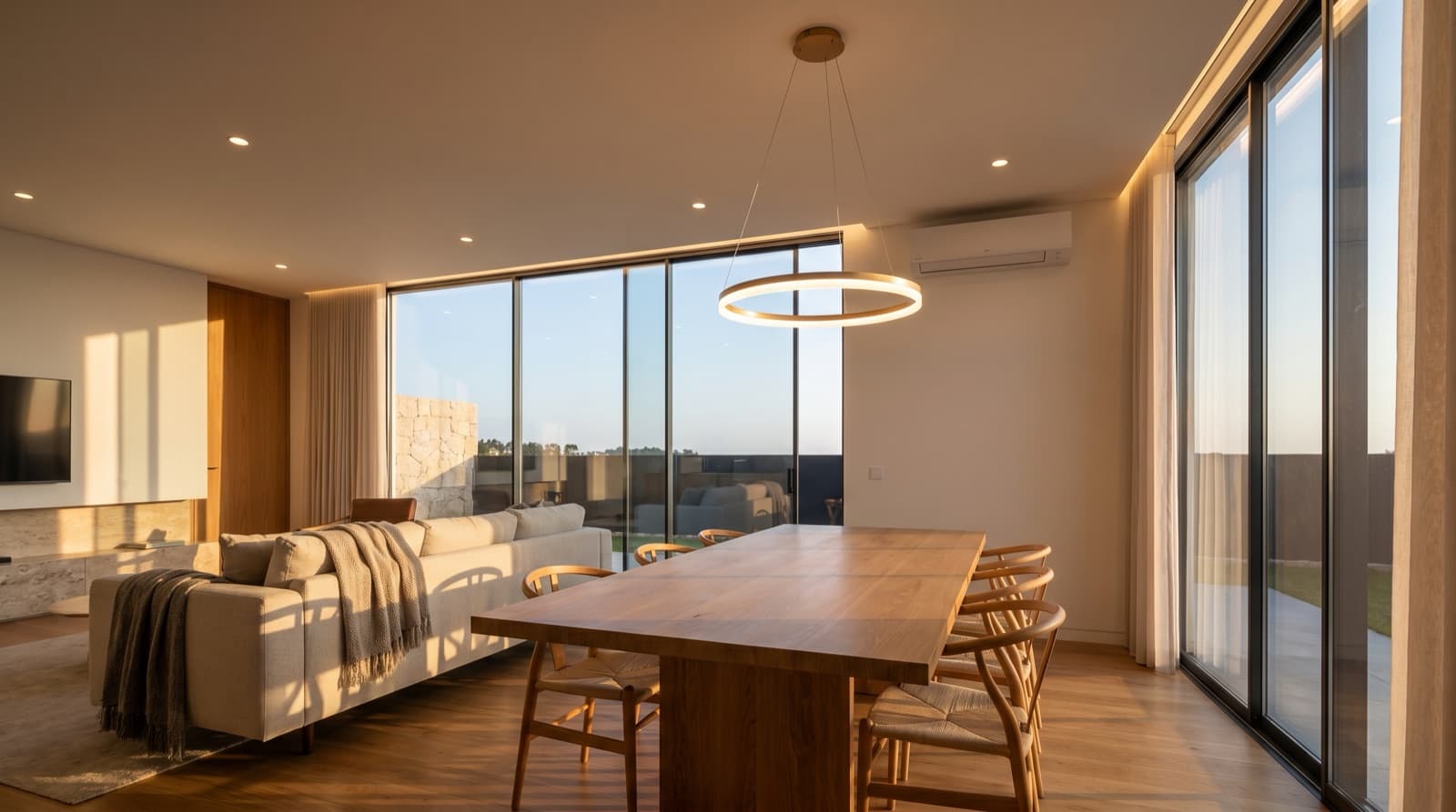 Interior moderno e bem iluminado transformado pela EletroSantosPro