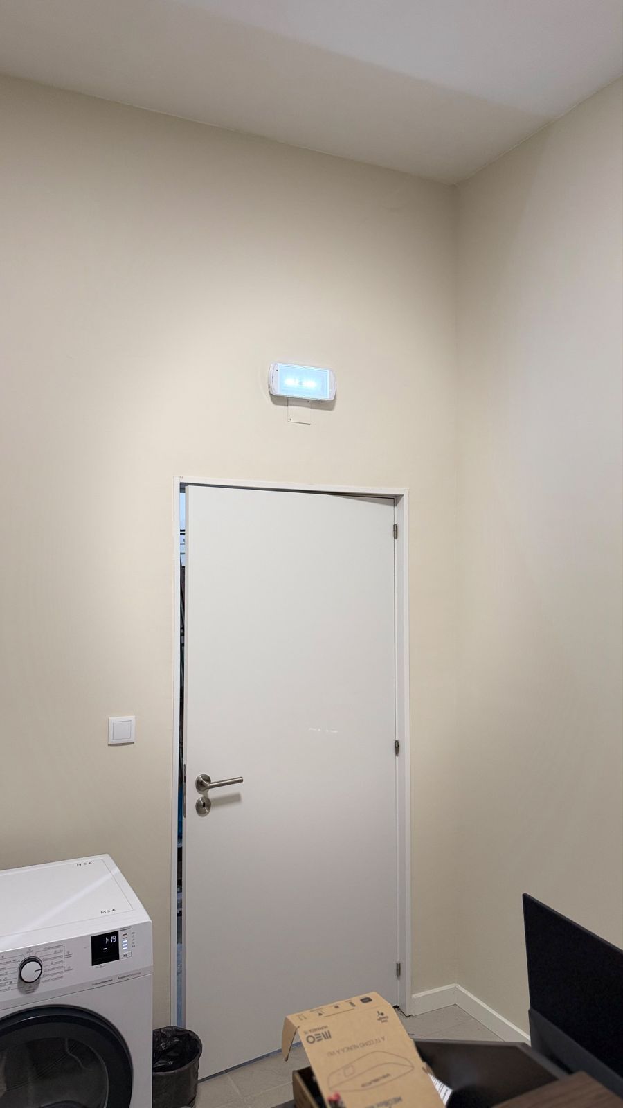 Bloco de emergência na saída — Iluminação de emergência