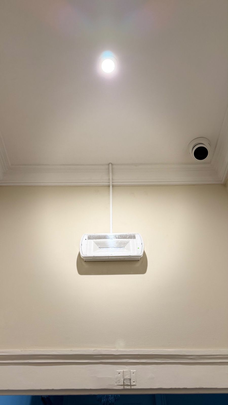 Bloco autónomo com calha — Iluminação de emergência